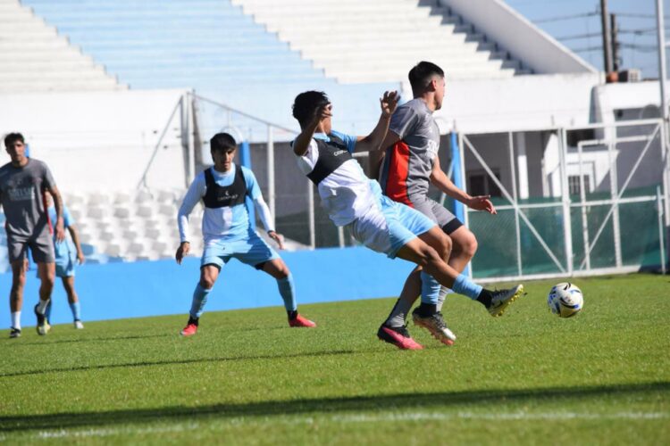 Racing ganó 3-1 un amistoso ante Argentino Peñarol.