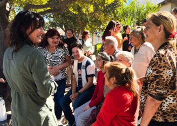 Natalia De la Sota comenzó la campaña en Ciudad Villa Retiro