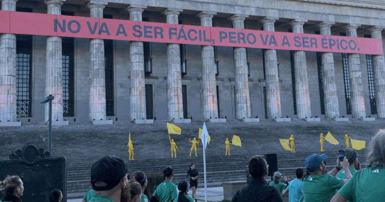Nike apostó al marketing de guerrilla con frases motivadoras en la media maratón y desplazó a Adidas en plena carrera.