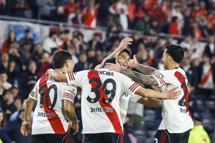 Santiago Lencina y Maxi Salas marcaron los goles del "Millonario".