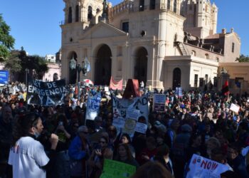 Sectores de discapacidad ya se concentran en la Plaza San Martín