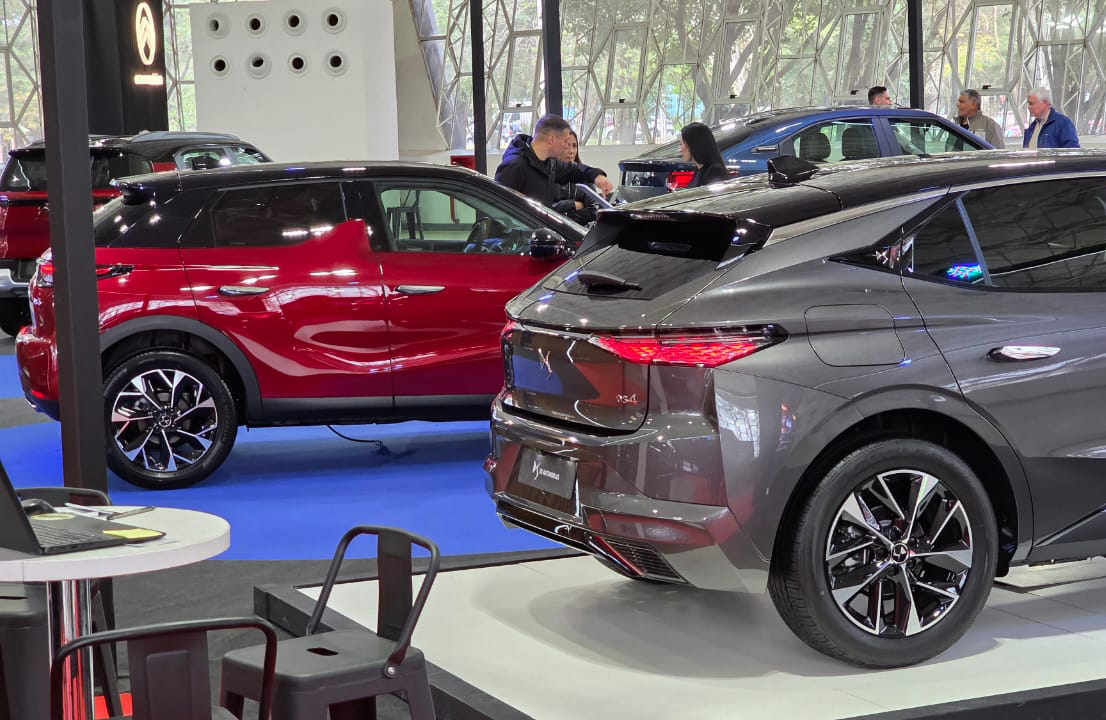 Uno de los sectores del stand de Stellantis en AutoShow 2025.