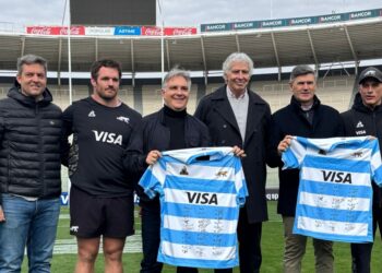 Llaryora visitó a Los Pumas antes del histórico partido frente a los All Blacks