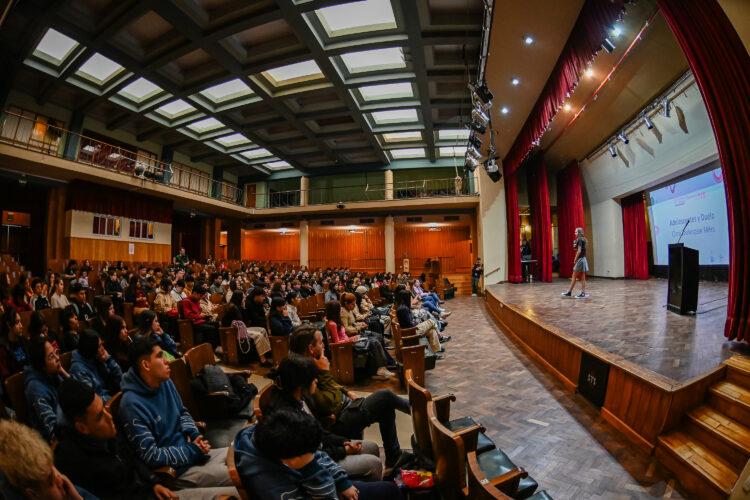 Conferencias estilo TED.