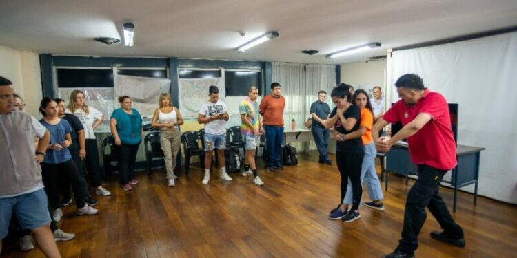 También, se dictan una o dos veces al mes en el Polideportivo General Bustos con fechas prestablecidas.