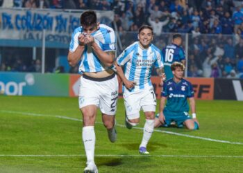 Tévez sigue en la búsqueda de un delantero