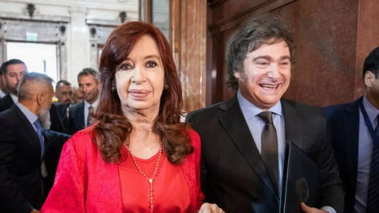 La ex vicepresidenta cuestionó la política económica y el rumbo del gobierno con fuertes críticas al plan oficial.