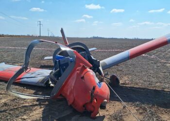 Una avioneta cayó en Oncativo tras chocar con cables de alta tensión