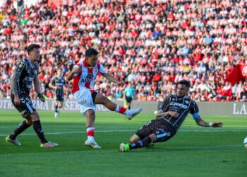 Una igualdad que duele: Instituto lo ganaba y en la última del partido Platense puso el 1-1