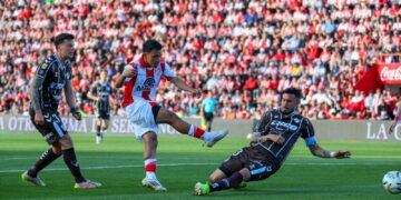 Una igualdad que duele: Instituto lo ganaba y en la última del partido Platense puso el 1-1