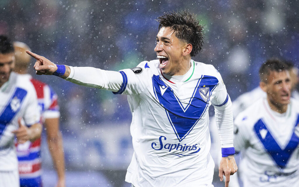 Vélez ganó con autoridad y avanzó a los cuartos de final