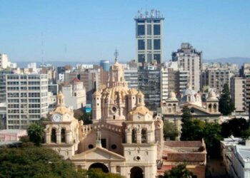 Domingo con dos cortes claves en la ciudad