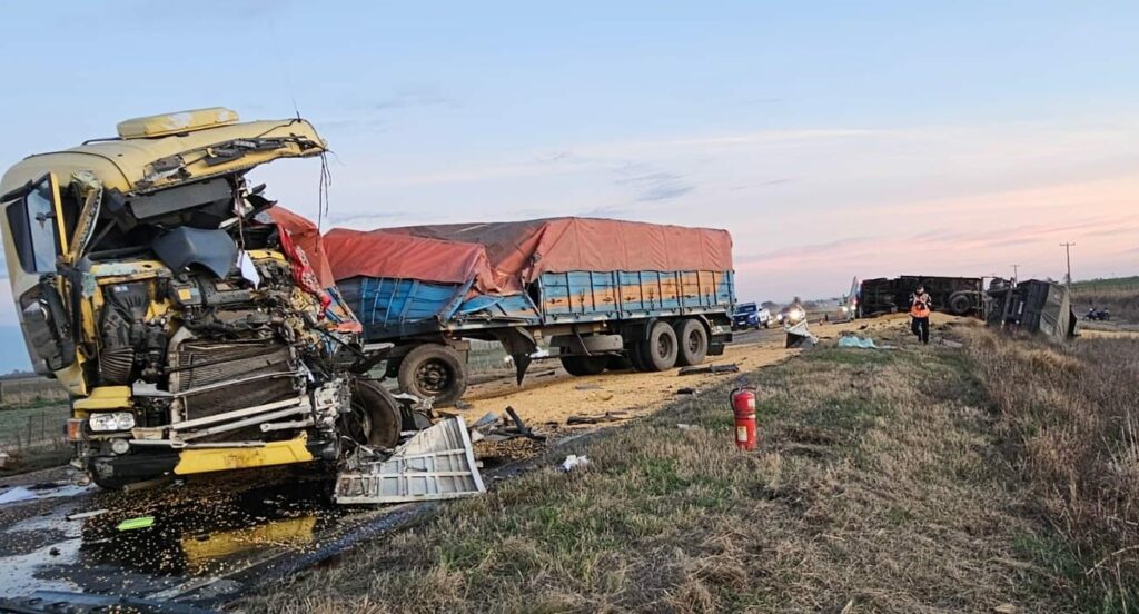 Murió un hombre tras un choque entre camiones en la Ruta Nacional 35