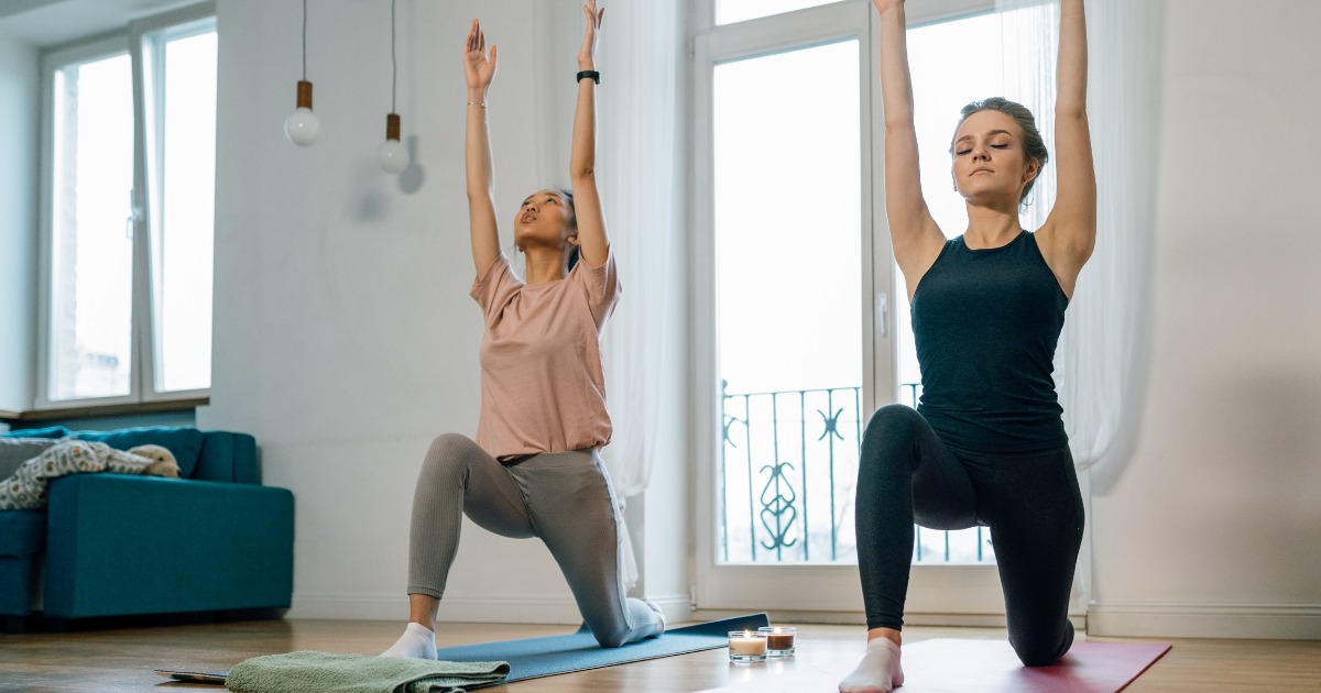 Yoga en la oficina: una herramienta esencial para reducir el estrés y aumentar el enfoque en el trabajo Yoga en la oficina: una herramienta esencial para reducir el estrés y aumentar el enfoque en el trabajo
