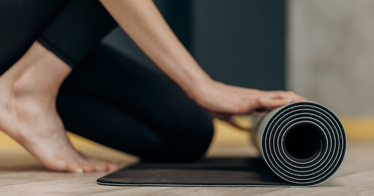 Yoga en la oficina: una herramienta esencial para reducir el estrés y aumentar el enfoque en el trabajo Yoga en la oficina: una herramienta esencial para reducir el estrés y aumentar el enfoque en el trabajo