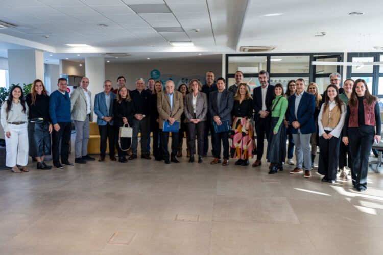 Sellan una alianza para potenciar la innovación y competitividad en el sector automotriz