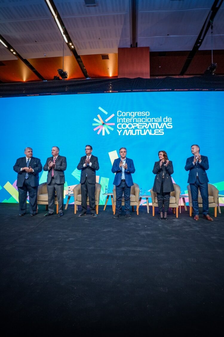 El gobernador Martín Llaryora encabezó la apertura del Primer Congreso Internacional de Cooperativas y Mutuales, donde destacó el rol del sector para impulsar el desarrollo en el interior profundo de la provincia.