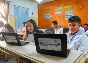 Ya son casi 1.300 las escuelas  conectadas a internet satelital