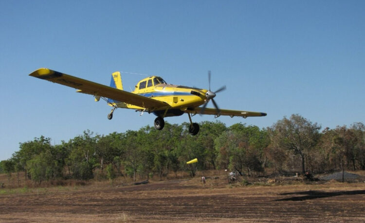 Aviones hidrantes de la Provincia realizan patrullajes preventivos en zonas críticas para detectar y contener incendios forestales en etapas tempranas.