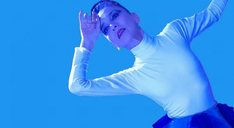 La pieza es interpretada por la bailarina oriunda de Villa María Alejandra Sanzini.