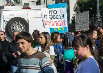 Movilización en defensa de la Ley de Emergencia en Discapacidad tras el veto de Milei