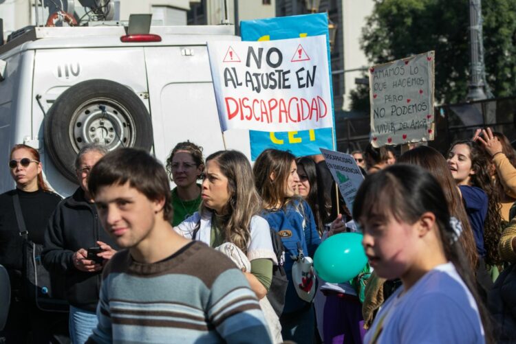Diversas agrupaciones se movilizarán mañana contra del veto a la ley de Emergencia en Discapacidad.