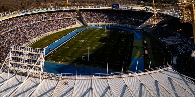 Los Pumas sufrieron ante la potencia de los All Blacks en el debut