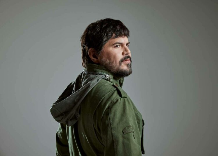 Cantante y compositor, nacido en La Plata, lidera el grupo "Él Mató a un Policía Motorizado."