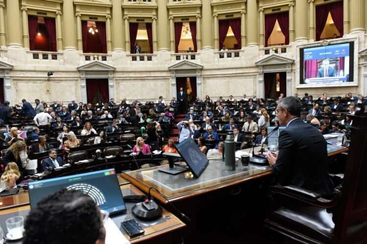 La oposición busca consolidar mayoría en Diputados para avanzar contra los vetos presidenciales y fortalecer su posición en plena campaña electoral.