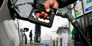 La oposición avanza con dictamen para redistribuir el impuesto a los combustibles