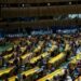 La Asamblea General de la ONU aprobó por amplia mayoría una resolución que respalda la solución de dos Estados y exige un alto el fuego en Gaza, con el voto en contra de Israel, Estados Unidos y Argentina.