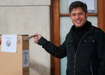 Fuerza Patria domina con 46,9% mientras LLA alcanza el 33,8% y Kicillof celebra en La Plata