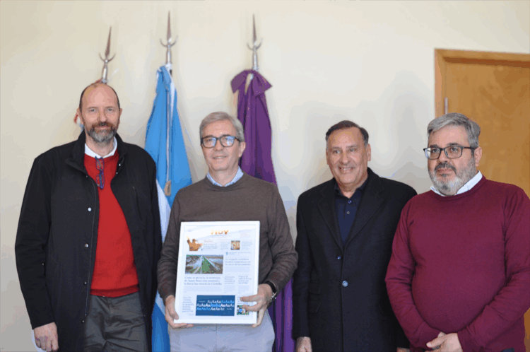 Eduardo Aguirre, director de productos de HDC, Jhon Boretto, rector de la UNC, Alejandro Piñero, director editor de HDC y Juan Carlos Carranza, coordinador de Prensa y Medios de la Unidad Central de Comunicación Institucional de la UNC.