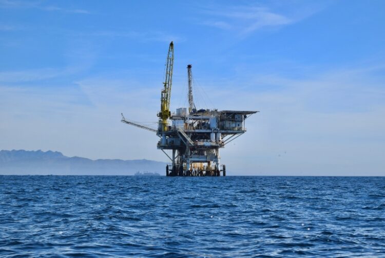 Brasil superó por primera vez los 5 millones de barriles diarios de petróleo y gas, impulsado principalmente por los yacimientos del presal en aguas profundas del Atlántico.