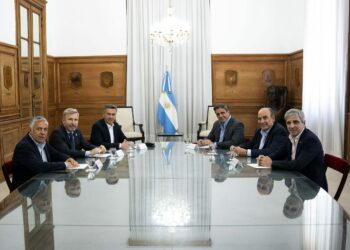 Con solo tres gobernadores, inició la mesa de diálogo federal