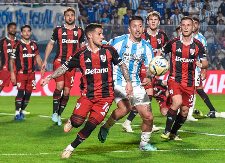 River Plate perdió ante Atlético Tucumán en el estadio Monumental José Fierro.