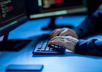 El estudiante acusado de usar IA para difundir fotos íntimas falsas de sus compañeras