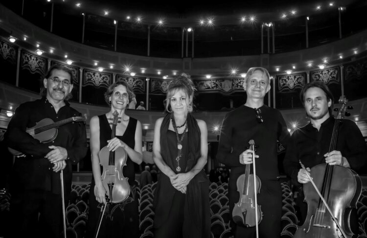 Magnolia y Silvia Lallana presentan “Cuerdas del Alma” en el Auditorio de la Facultad de Ciencias Exactas.