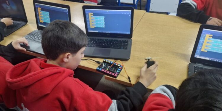 Proyecto Ludomatic, creado por alumnos de sexto grado de la escuela municipal Alicia Moreau.
