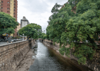 Alerta Naranja en Córdoba: fuertes tormentas y viento afectan la provincia este sábado