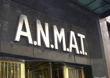 La Anmat prohibió diez cosméticos con ácido azelaico por falta de inscripción sanitaria