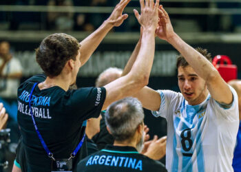 Argentina bajó al bicampeón olímpico y clasificó a los octavos de final del Mundial de Vóley