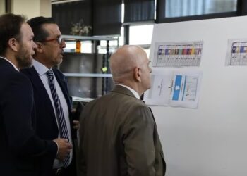 Autoridades de la Justicia Electoral en Córdoba analizaron el diseño de la Boleta Única de Papel.