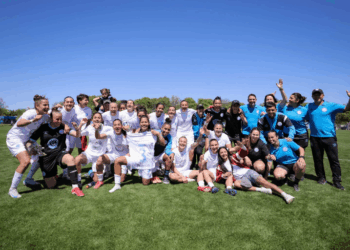 Belgrano goleó a Platense de local y terminó en la cima de la Zona A