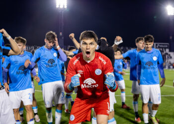 Belgrano goleó a Talleres y se trepó a la cima