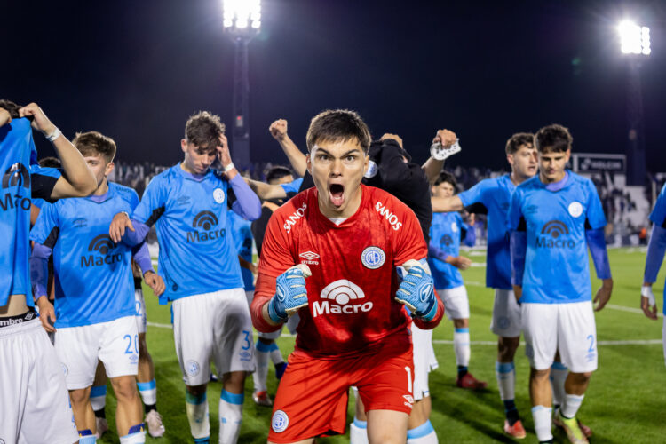 Belgrano se impuso con autoridad en la Boutique y goleó 4-0 a Talleres.