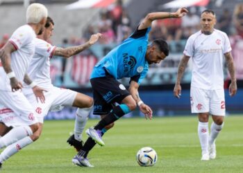 Belgrano mereció más pero igualó con Barracas Central en un partido polémico