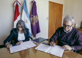 Cáritas y la UNC firmaron un convenio para el reciclaje de papel