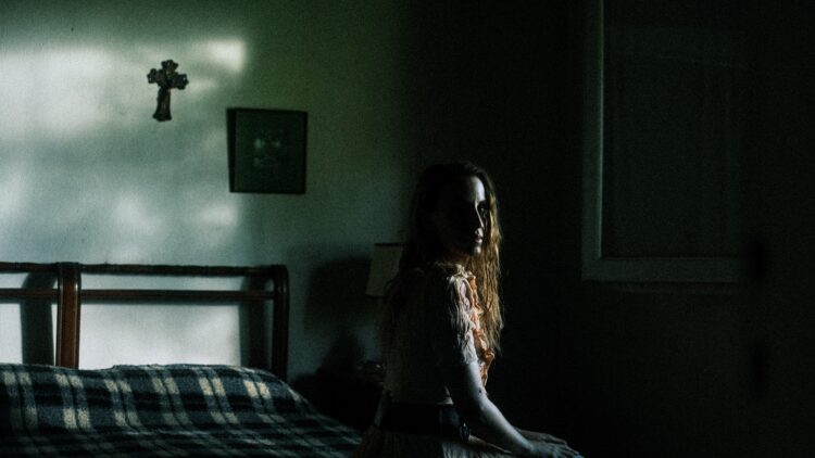 Carolina Mama y Trooko lanzan el single "Bajo el silencio" En su nuevo single “Bajo el silencio” Carolina Mama se une al productor Trooko para denunciar la violencia de género.