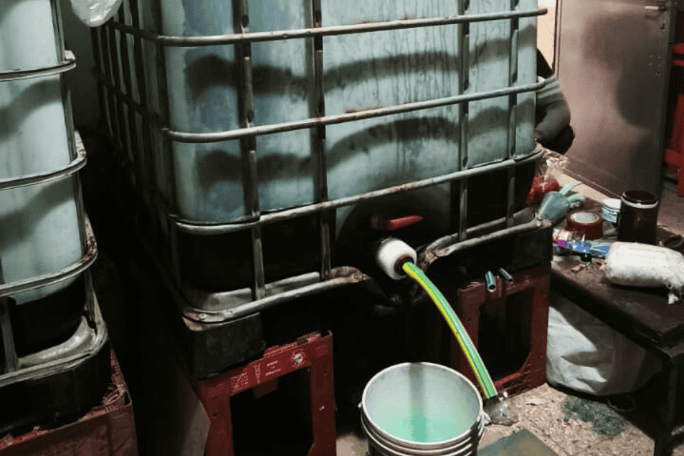 Clausuran una fábrica de fitosanitarios por etiquetas falsas y sustancias prohibidas Clausura en barrio San Vicente.
